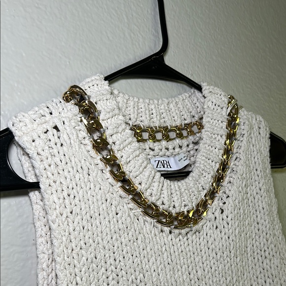 Chain Embellished Knit Sleeveless Top - Picture 3 of 7